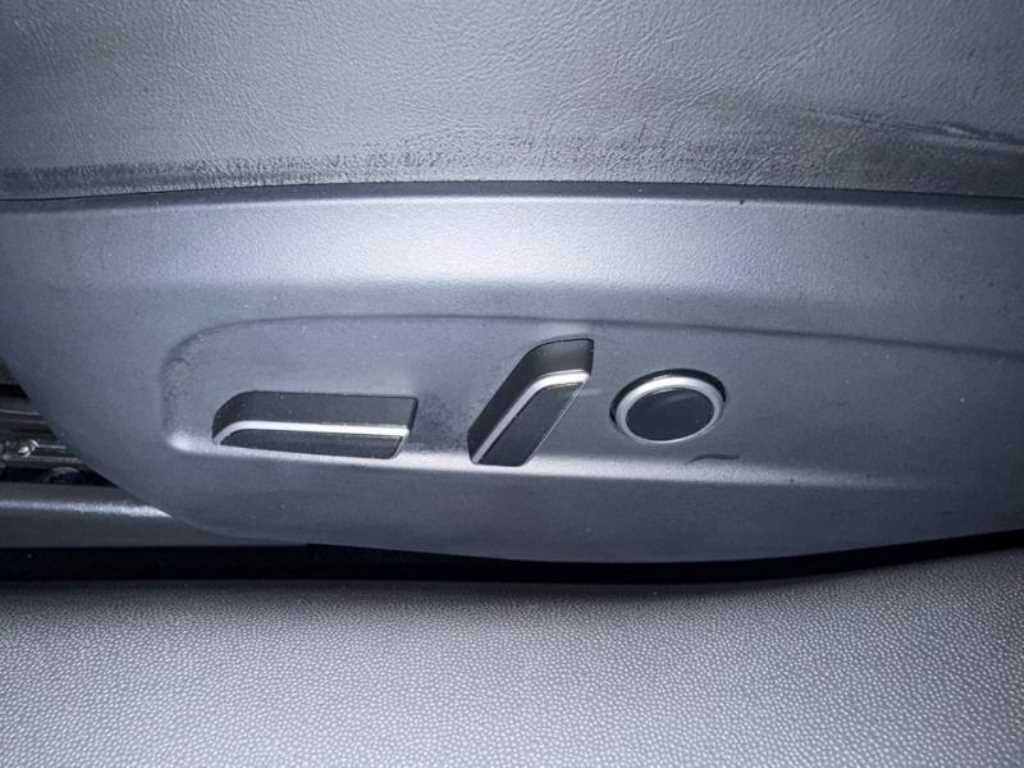 Tesla Model 3 — photo 12
