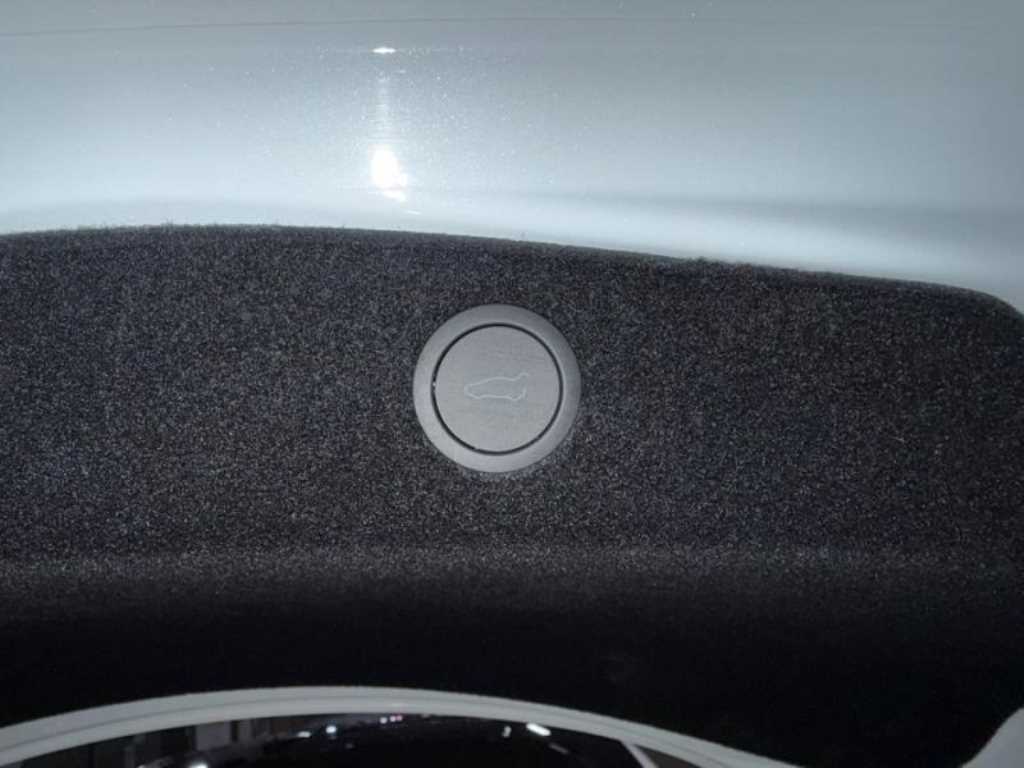 Tesla Model 3 — photo 17