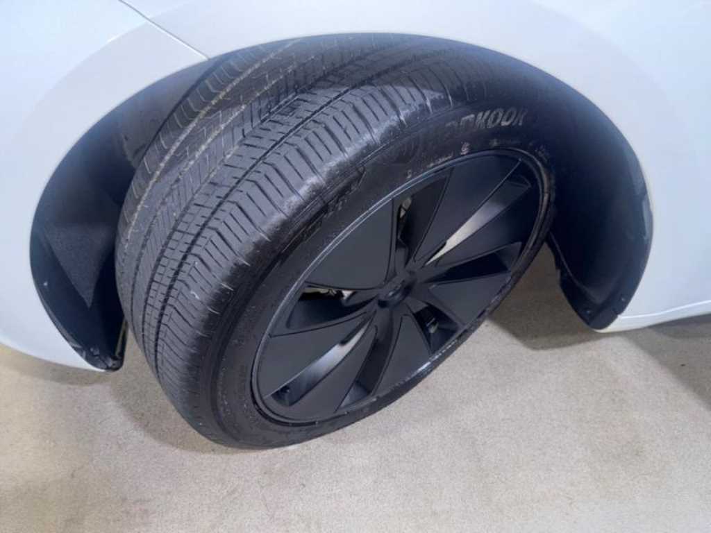 Tesla Model 3 — photo 20