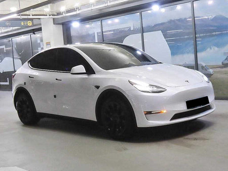Tesla Model Y — photo 01