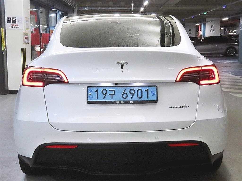 Tesla Model Y — photo 05