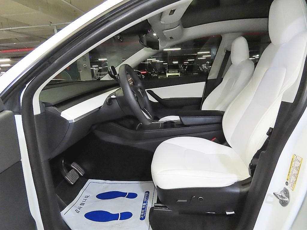 Tesla Model Y — photo 06