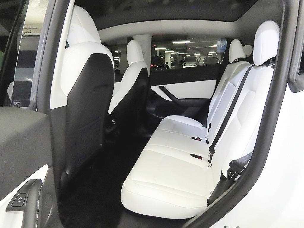 Tesla Model Y — photo 07