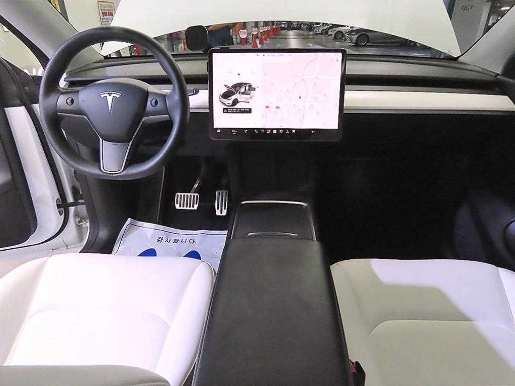 Tesla Model Y — photo 10