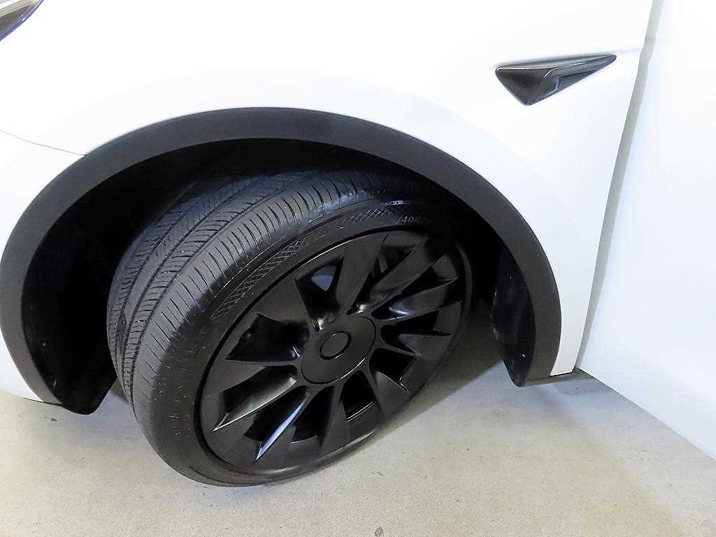 Tesla Model Y — photo 20