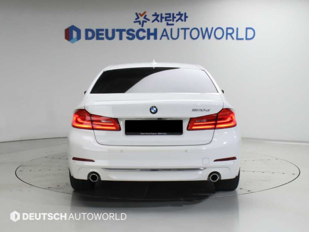 BMW 5-Series — photo 04