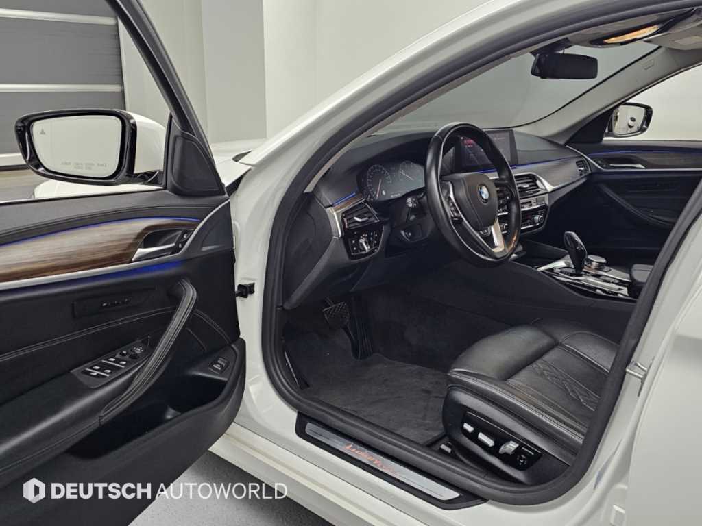 BMW 5-Series — photo 11