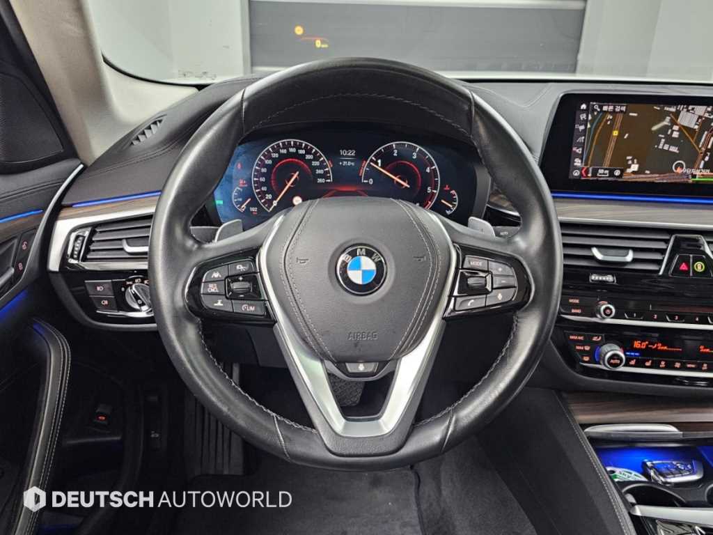 BMW 5-Series — photo 13
