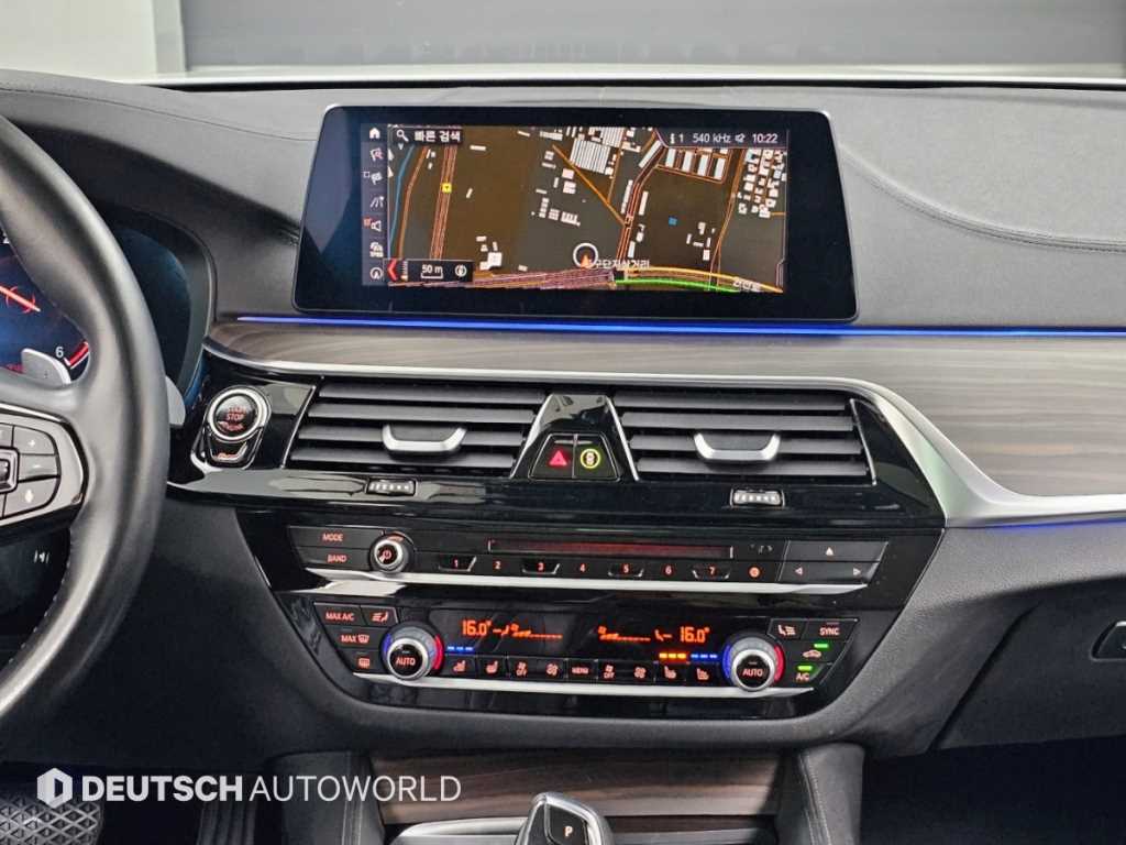 BMW 5-Series — photo 14