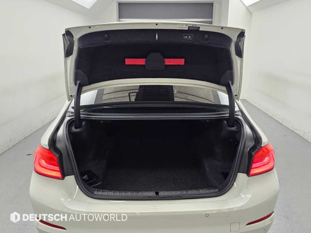 BMW 5-Series — photo 20