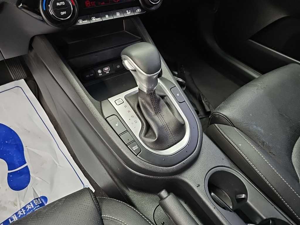 Kia K3 — photo 08