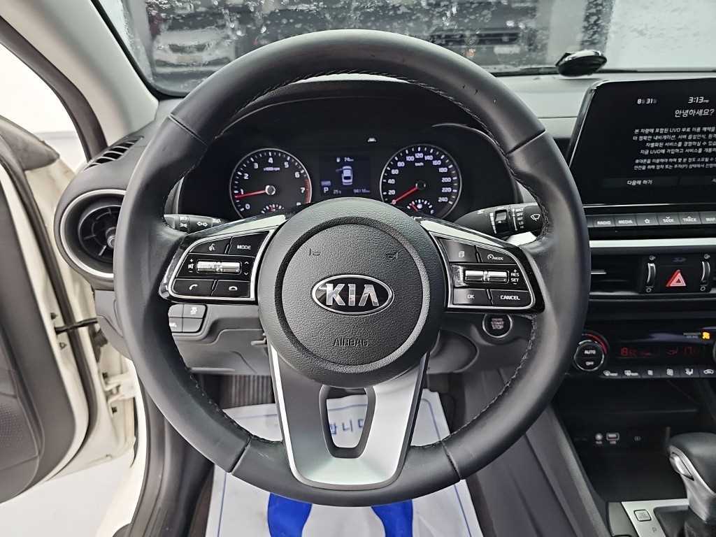 Kia K3 — photo 09