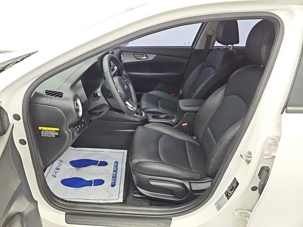 Kia K3 — photo 11