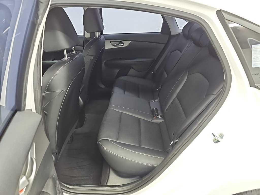 Kia K3 — photo 12