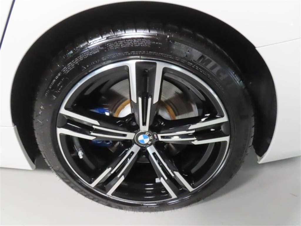 BMW 3-Series — photo 17