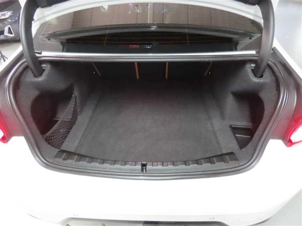 BMW 3-Series — photo 18