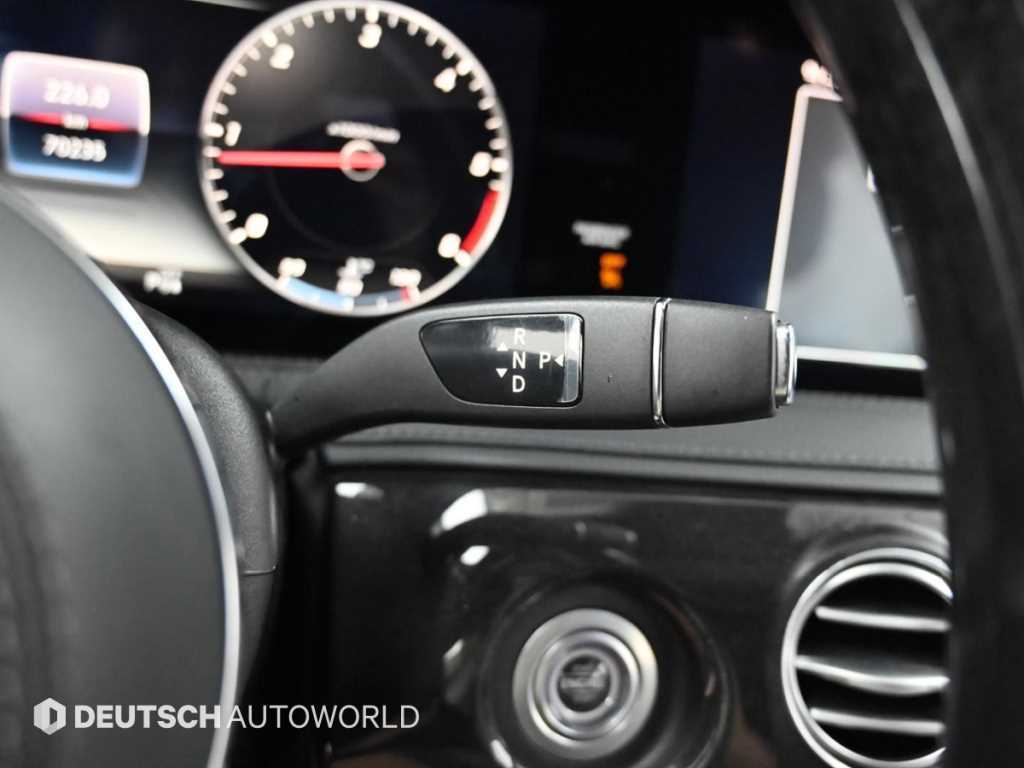 Mercedes-Benz S-Class — photo 10