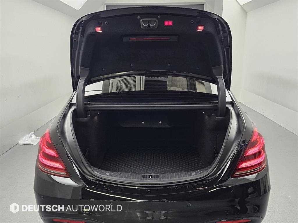 Mercedes-Benz S-Class — photo 20