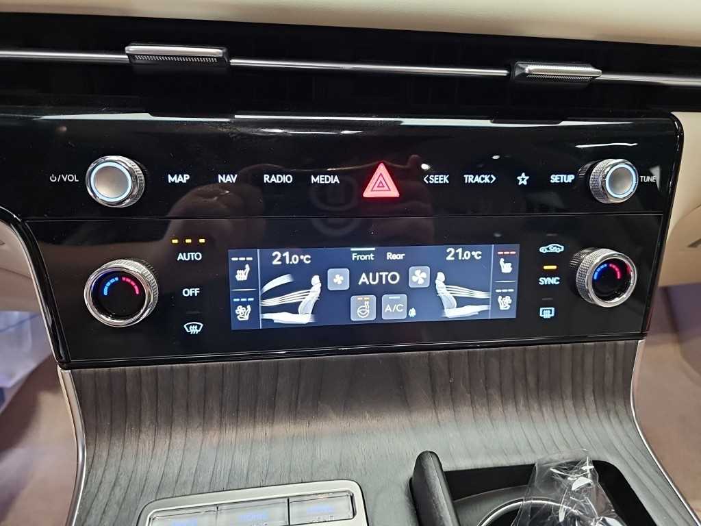 Genesis G80 — photo 10
