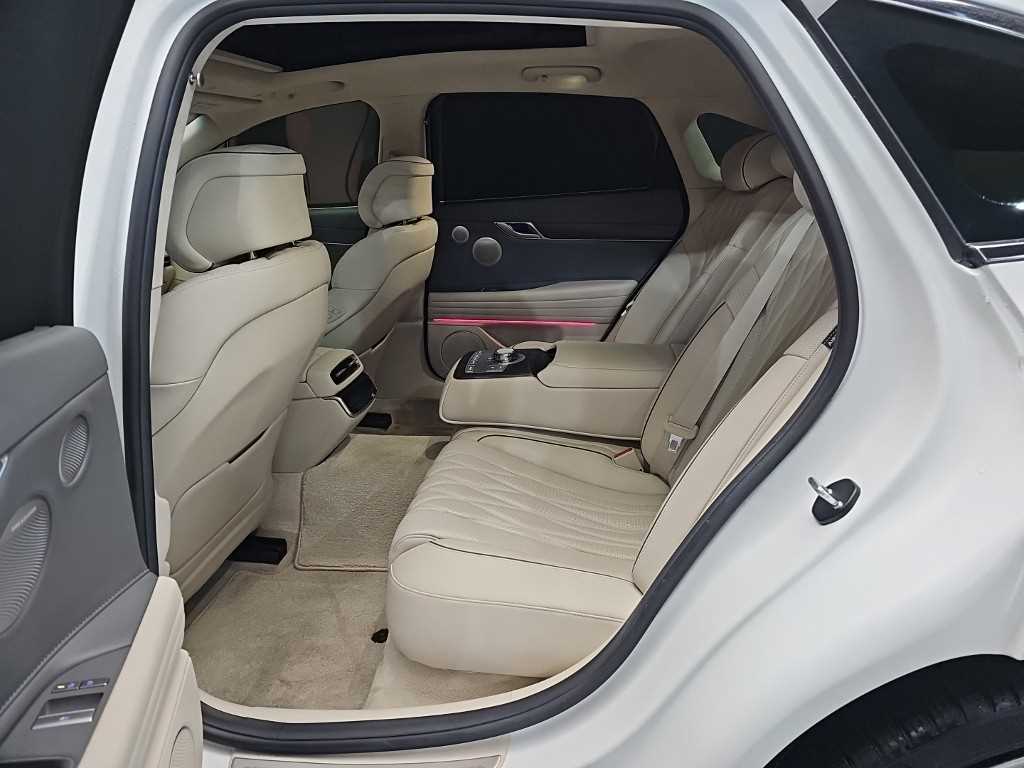 Genesis G80 — photo 12