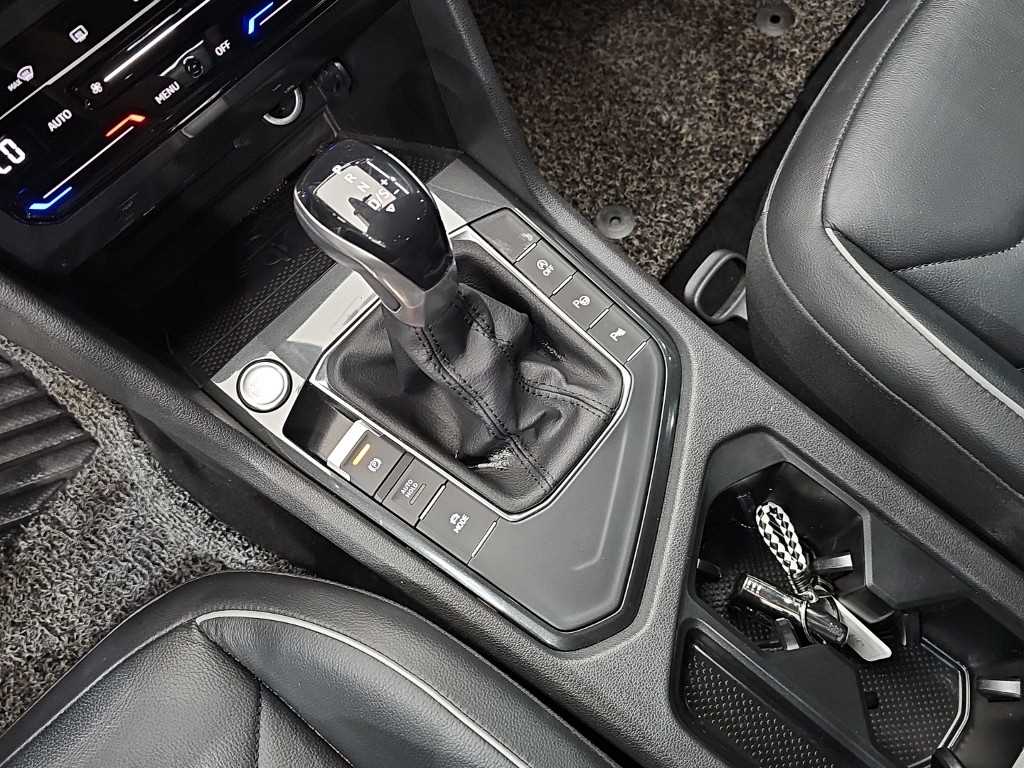 Volkswagen Tiguan — photo 08