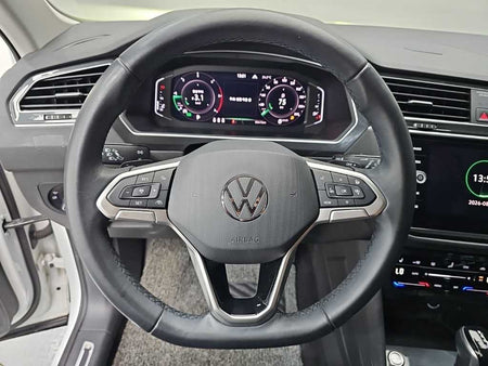Volkswagen Tiguan — photo 09