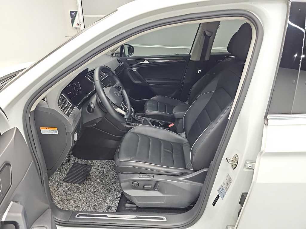 Volkswagen Tiguan — photo 11