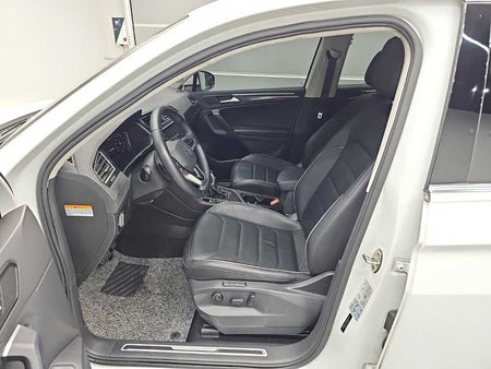 Volkswagen Tiguan — photo 11