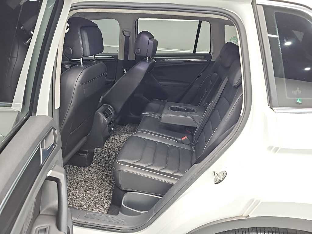 Volkswagen Tiguan — photo 12