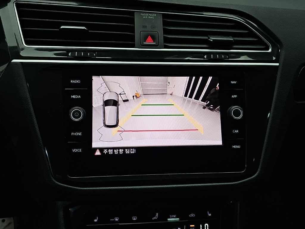 Volkswagen Tiguan — photo 14