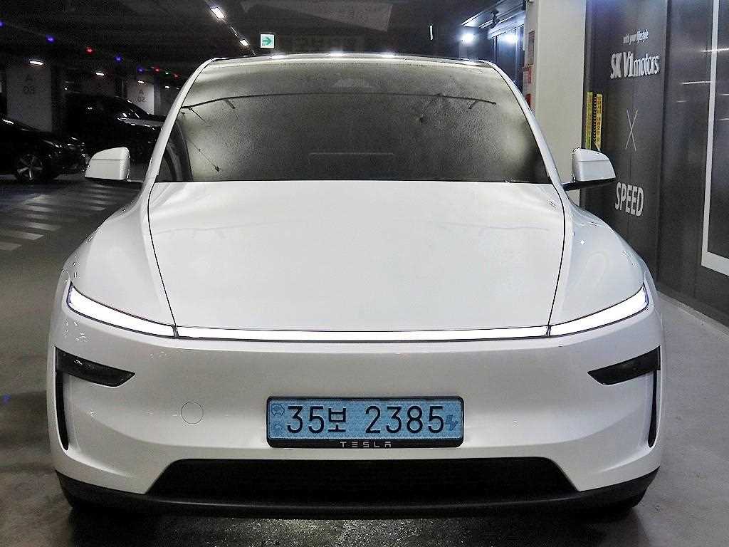 Tesla Model Y — photo 02