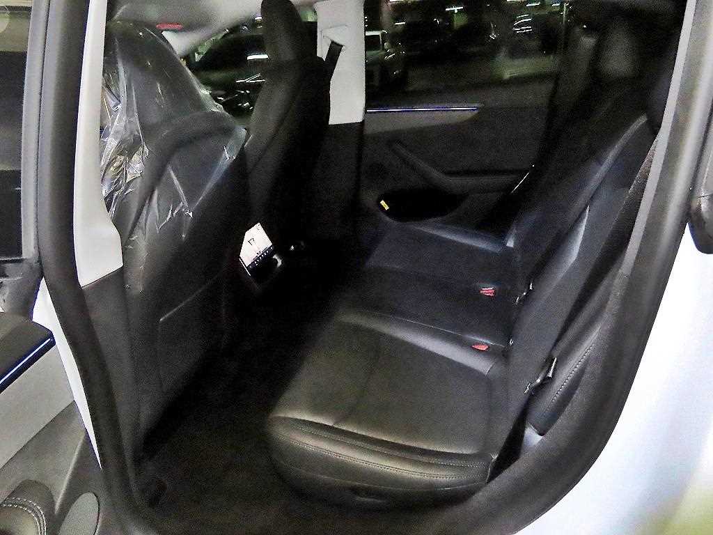 Tesla Model Y — photo 07