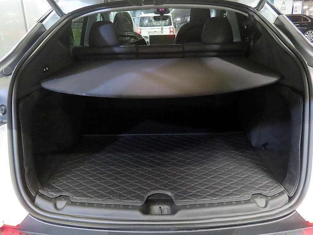 Tesla Model Y — photo 17