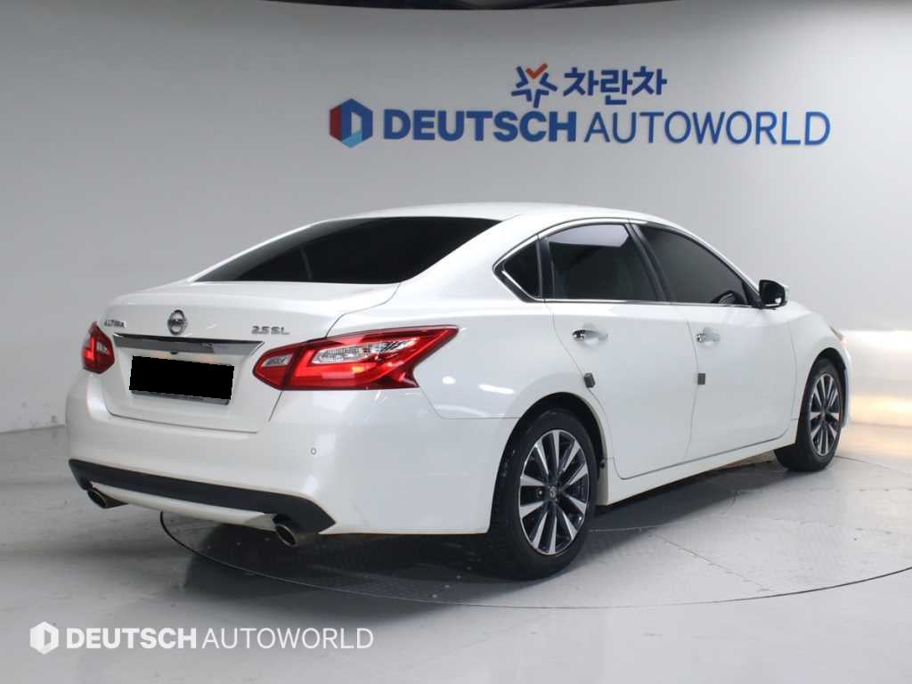 Nissan Altima — photo 02