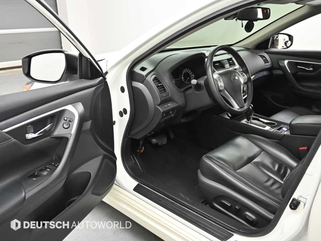 Nissan Altima — photo 11