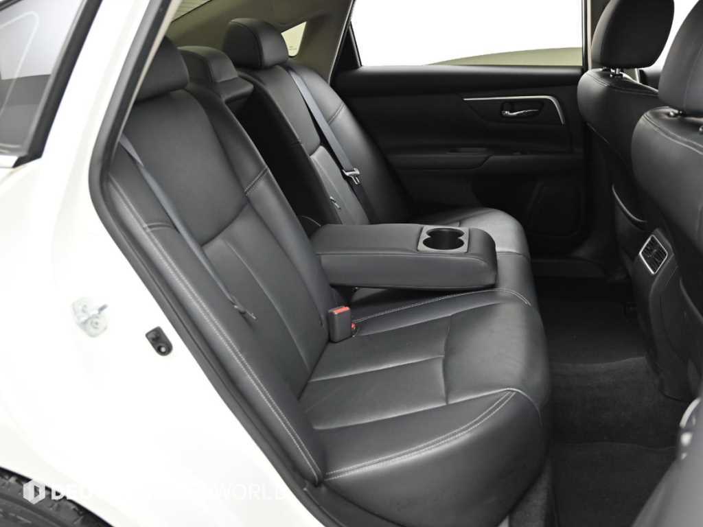 Nissan Altima — photo 12