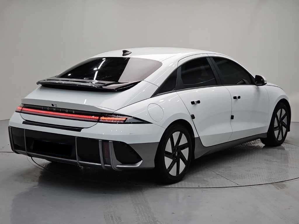 Hyundai Ioniq6 — photo 03