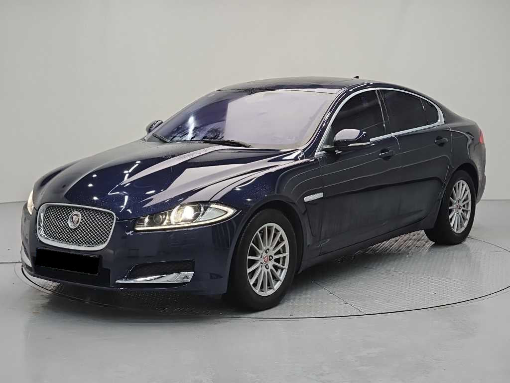 Jaguar XF — photo 01
