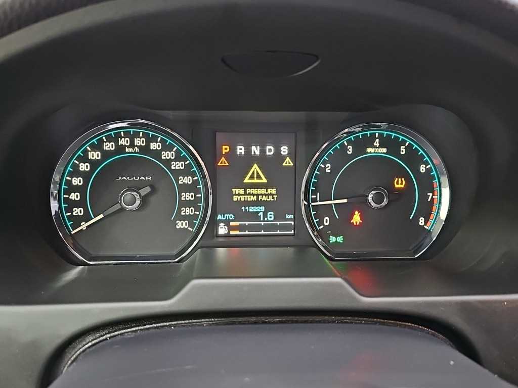 Jaguar XF — photo 06