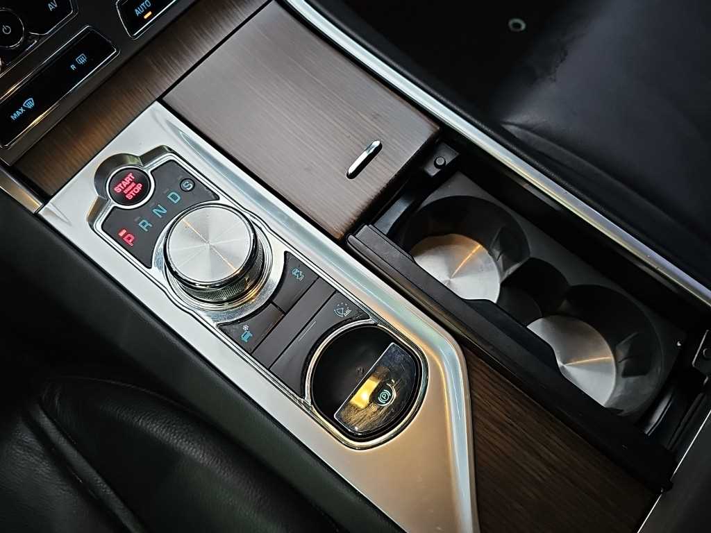 Jaguar XF — photo 08
