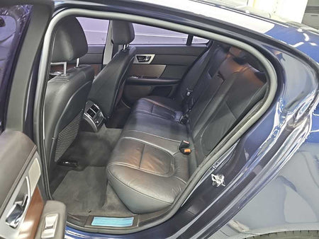 Jaguar XF — photo 12