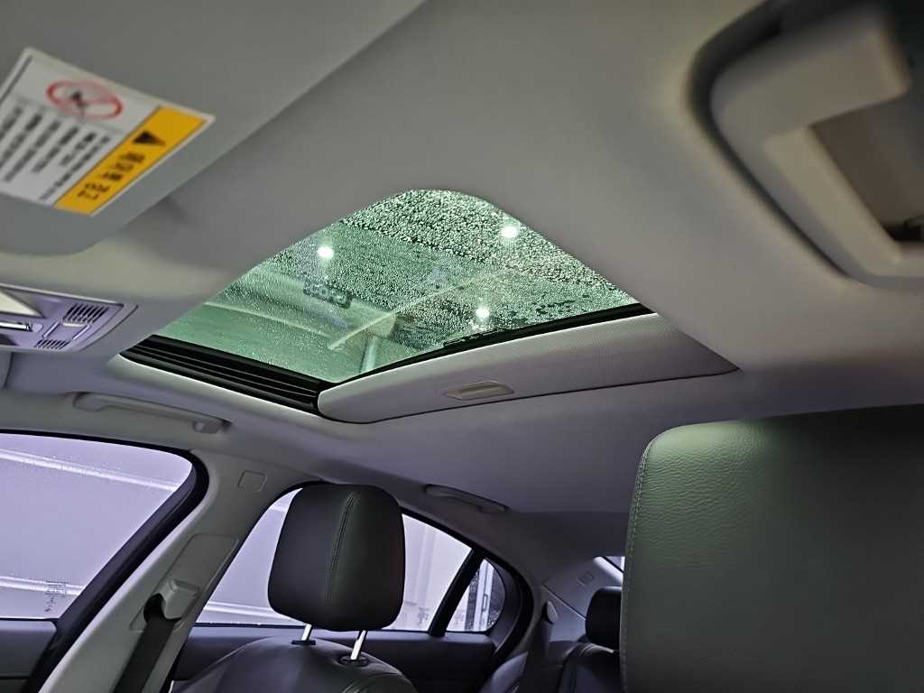 Jaguar XF — photo 13