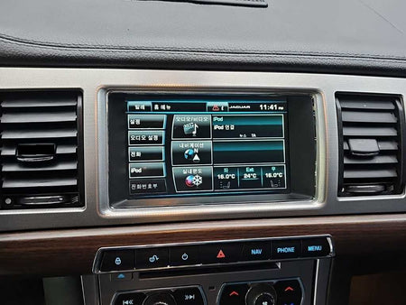 Jaguar XF — photo 14
