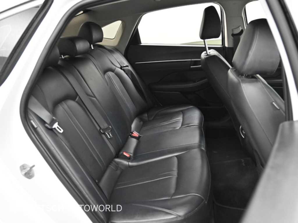 Hyundai Sonata — photo 12