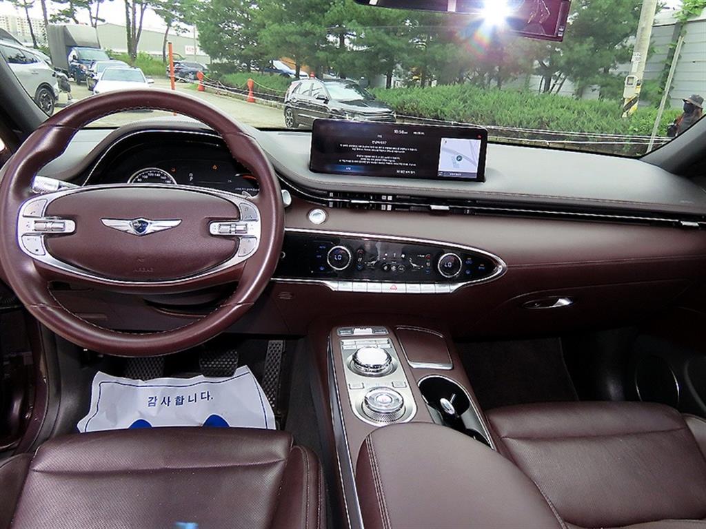 Genesis GV70 — photo 07