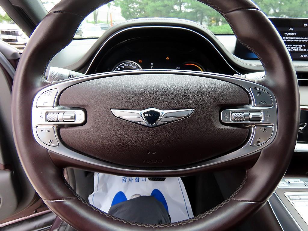 Genesis GV70 — photo 08