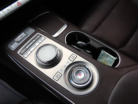 Genesis GV70 — photo 10