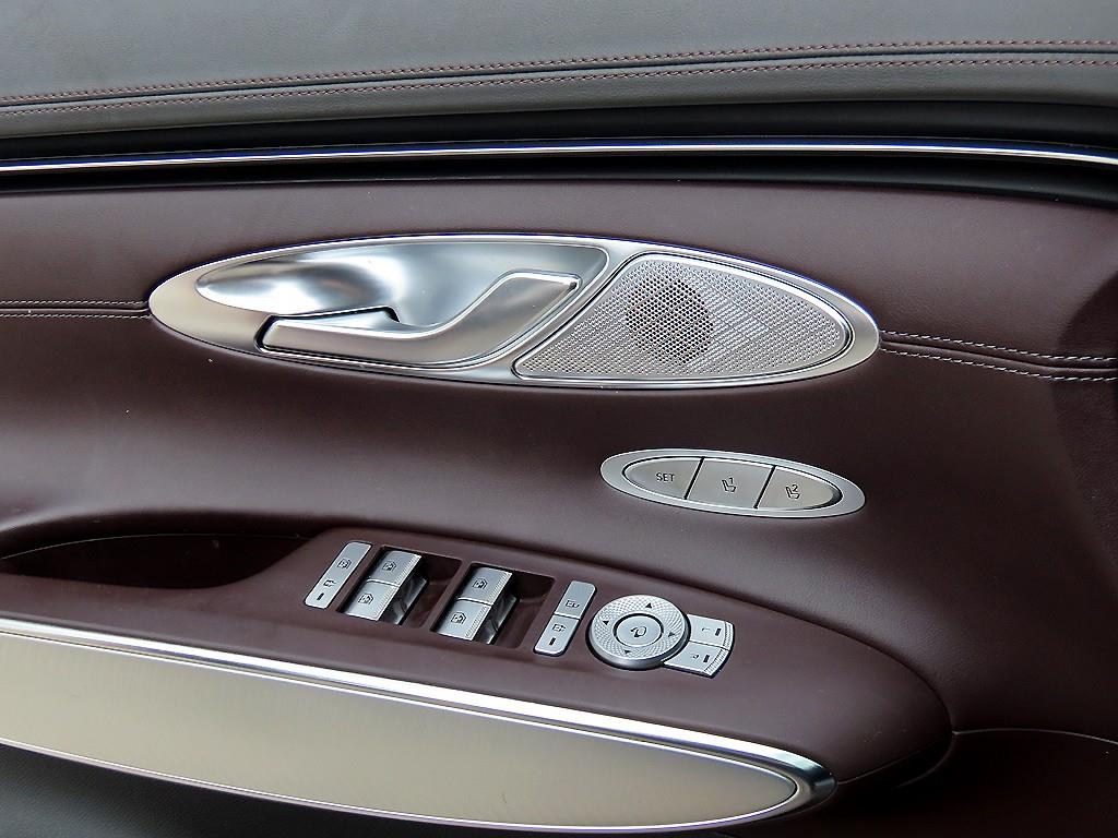 Genesis GV70 — photo 11