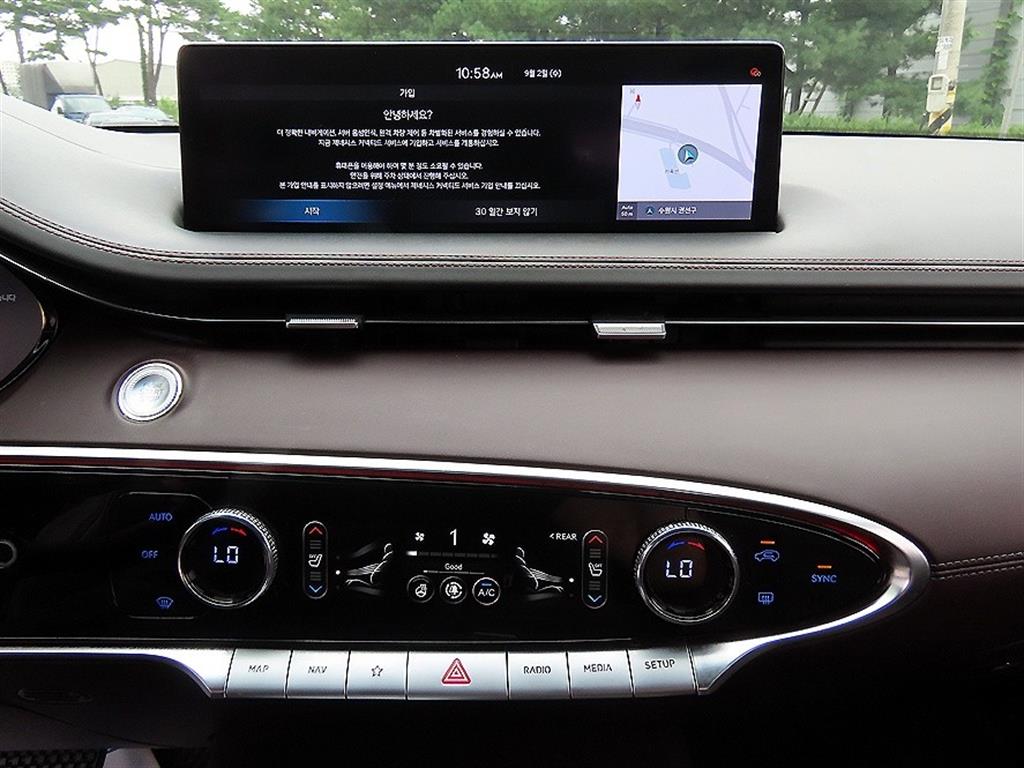 Genesis GV70 — photo 13