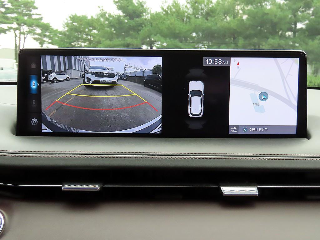 Genesis GV70 — photo 14